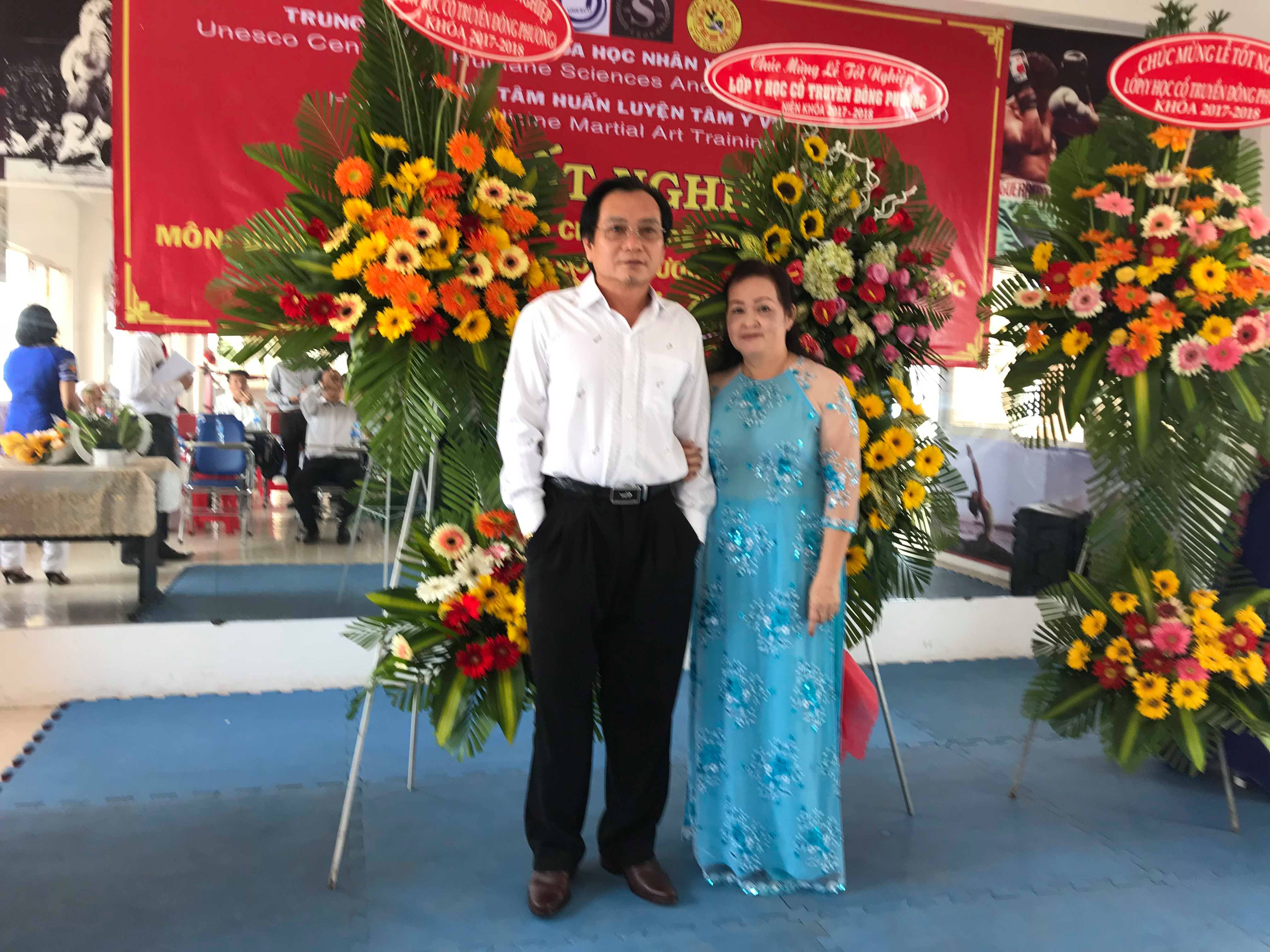 LỄ TỐT NGHIỆP LỚP Y HỌC CỔ TRUYỀN ĐÔNG PHƯƠNG KHOÁ ĐÀO TẠO CHUYÊN ĐỀ CHÍNH QUY MÔN MASSAGE BODY – CHÂM CỨU – DƯỢC LÝ TRỊ LIỆU CÂY THUỐC NAM NIÊN KHOÁ 2017 2018 (ngày 25/3/2018) LỄ TỐT NGHIỆP LỚP Y HỌC CỔ TRUYỀN ĐÔNG PHƯƠNG KHOÁ ĐÀO TẠO CHUYÊN ĐỀ CHÍNH QUY MÔN MASSAGE BODY – CHÂM CỨU – DƯỢC LÝ TRỊ LIỆU CÂY THUỐC NAM NIÊN KHOÁ 2017 2018 (ngày 25/3/2018)
